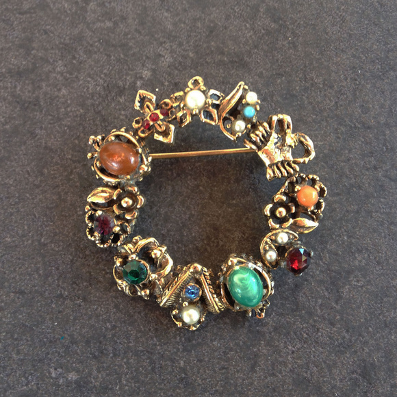 Vintage Jewelry - Vintage Antiqued Fancy Circle Pin